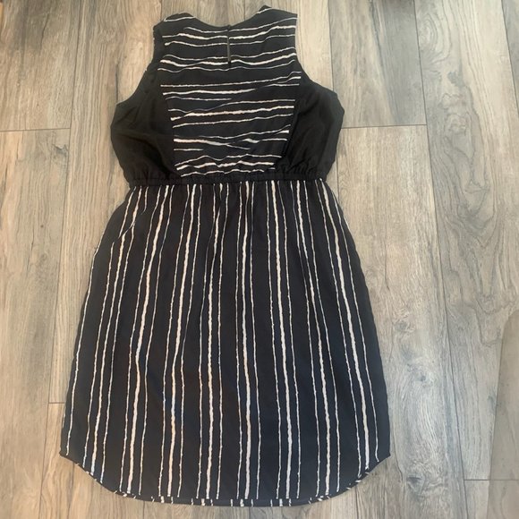 CATO BLACK WHITE STRIPED SLEEVELESS CINCHED WAIST DRESS 14/16W-EUC - Picture 6 of 9